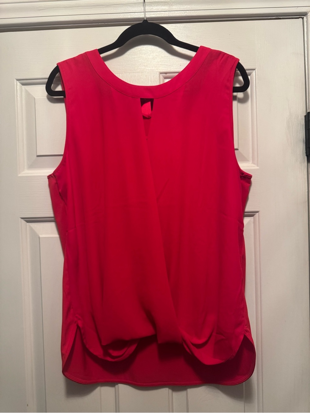 Sleeveless V-Neck Twist Front Women's Top - Red